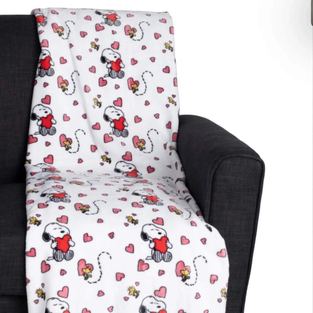 PEANUTS Woodstock And Snoopy Ditzy Heart Valentine Throw